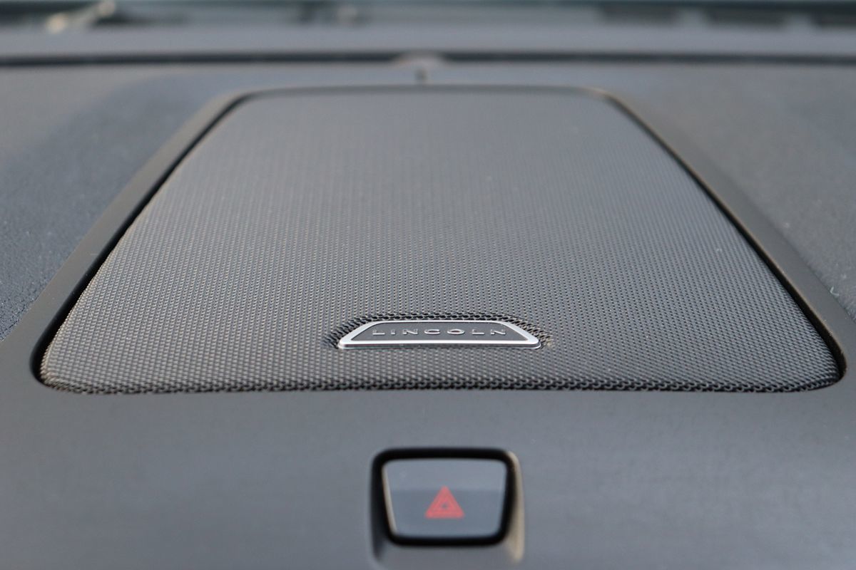 2018 Lincoln Continental Premiere photo 9