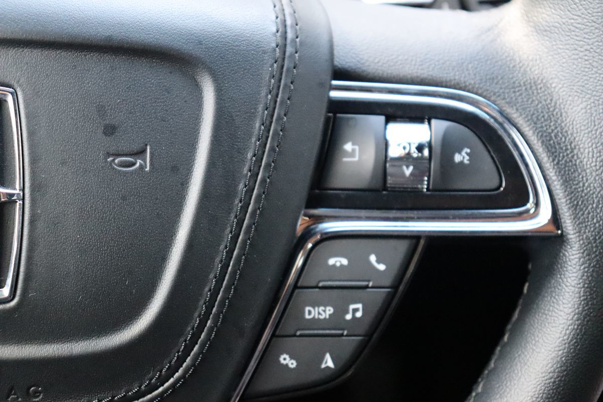 2018 Lincoln Continental Premiere photo 7