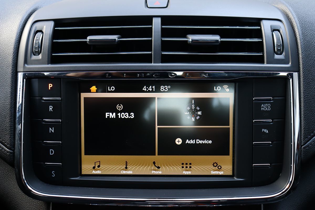 2018 Lincoln Continental Premiere photo 10