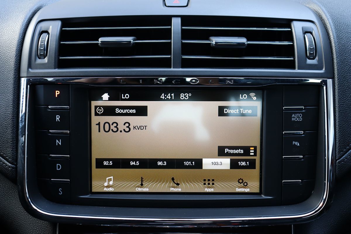 2018 Lincoln Continental Premiere photo 12