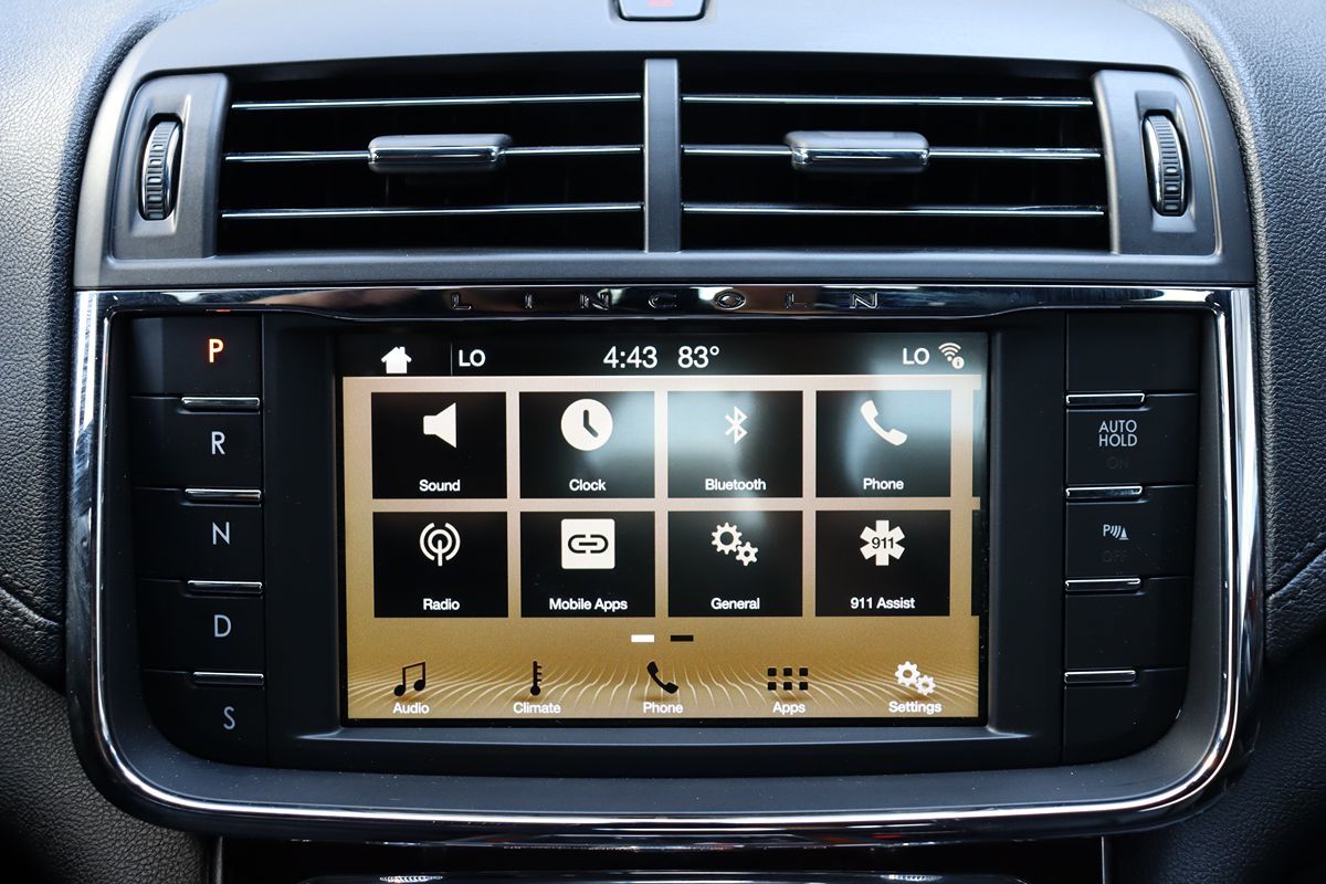 2018 Lincoln Continental Premiere photo 17