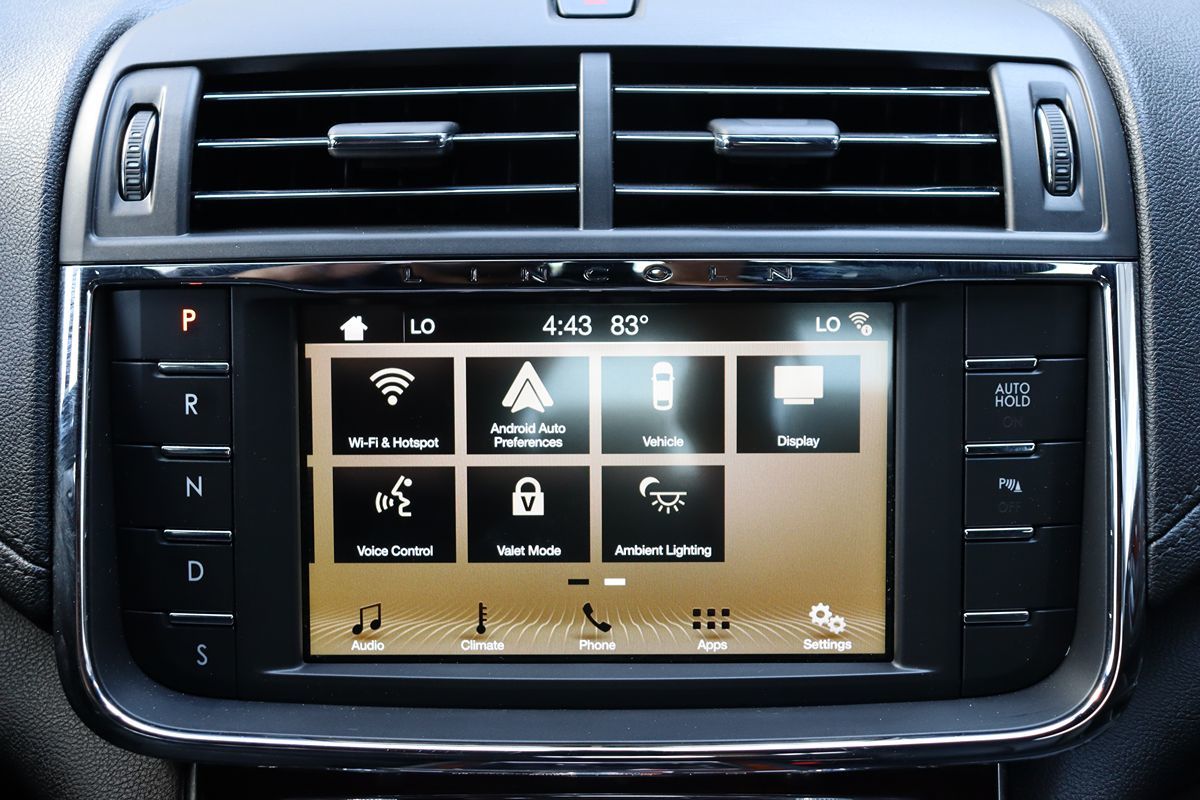 2018 Lincoln Continental Premiere photo 18