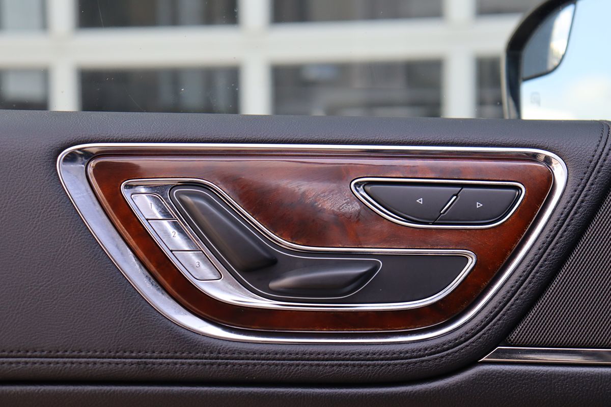 2018 Lincoln Continental Premiere photo 33