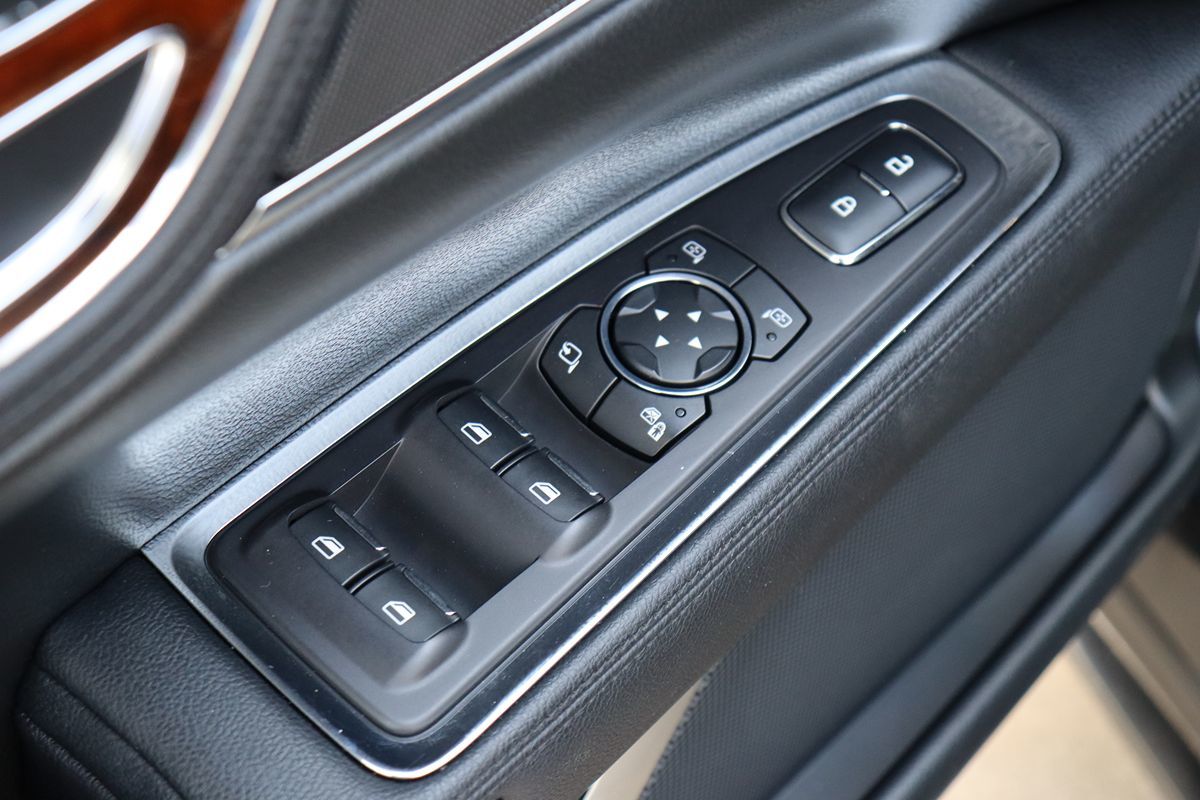 2018 Lincoln Continental Premiere photo 31