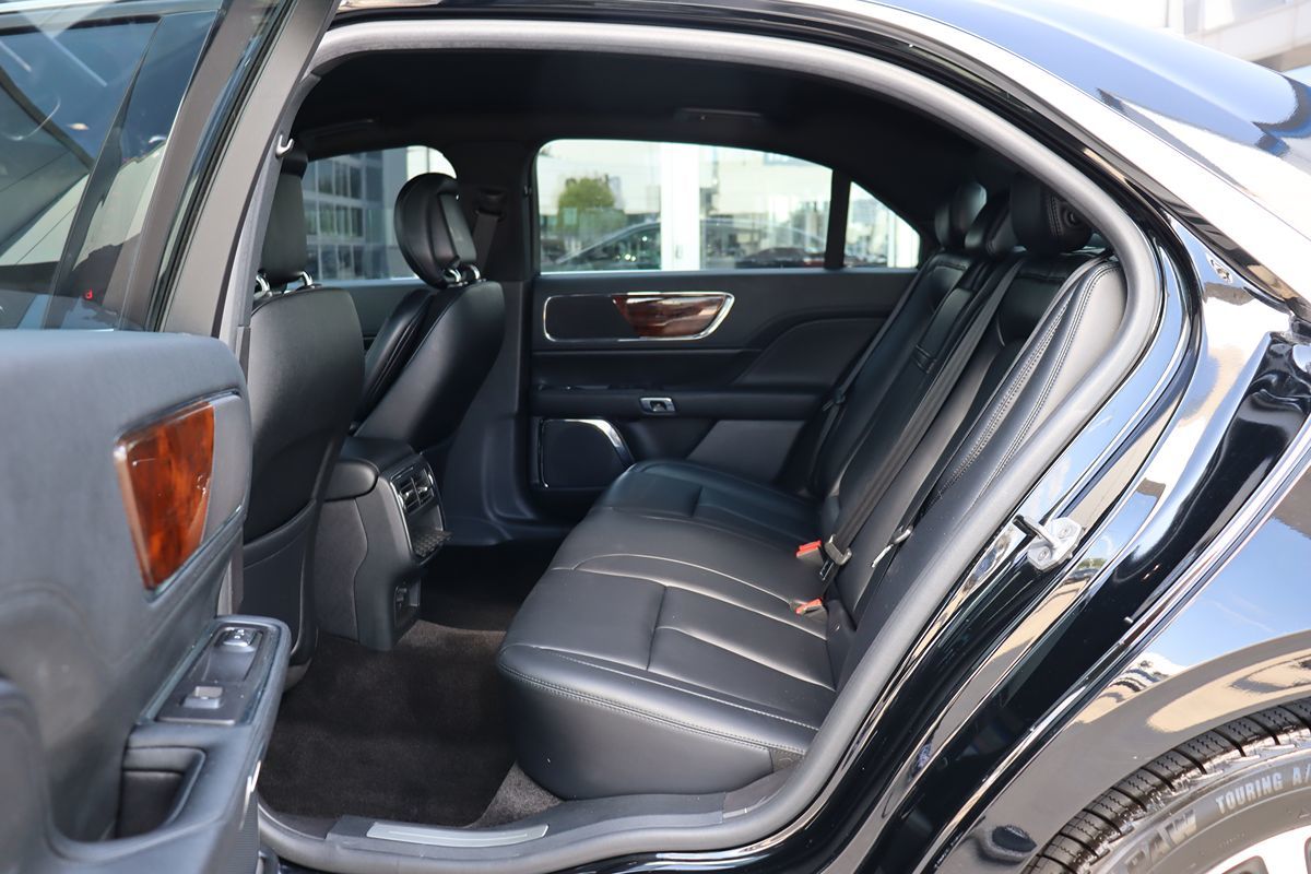 2018 Lincoln Continental Premiere photo 28