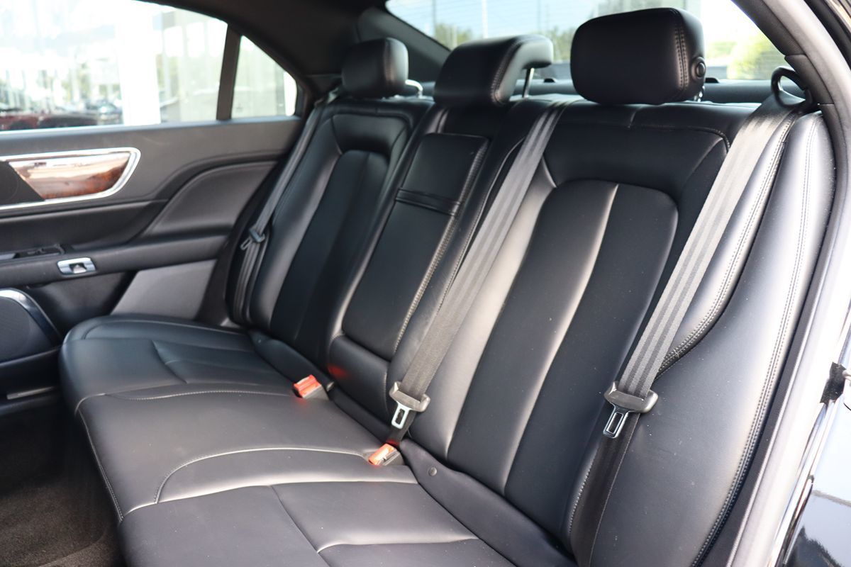 2018 Lincoln Continental Premiere photo 30