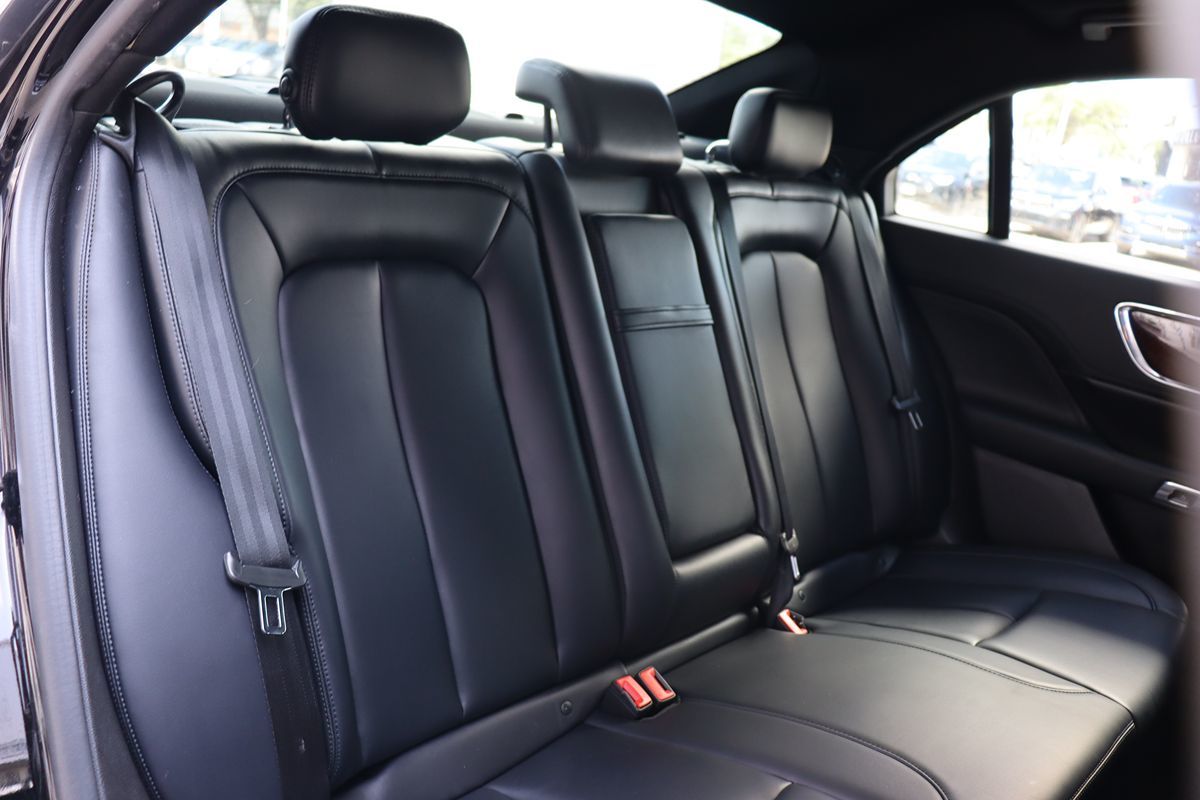 2018 Lincoln Continental Premiere photo 29