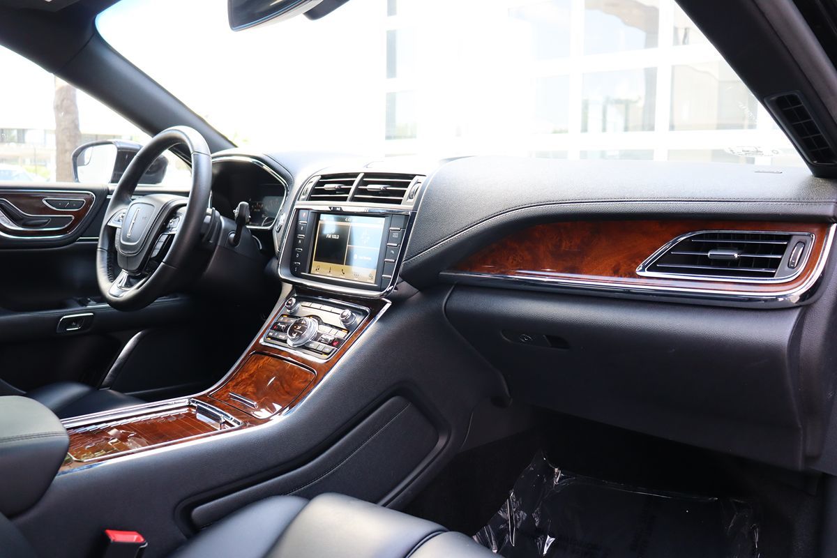 2018 Lincoln Continental Premiere photo 4
