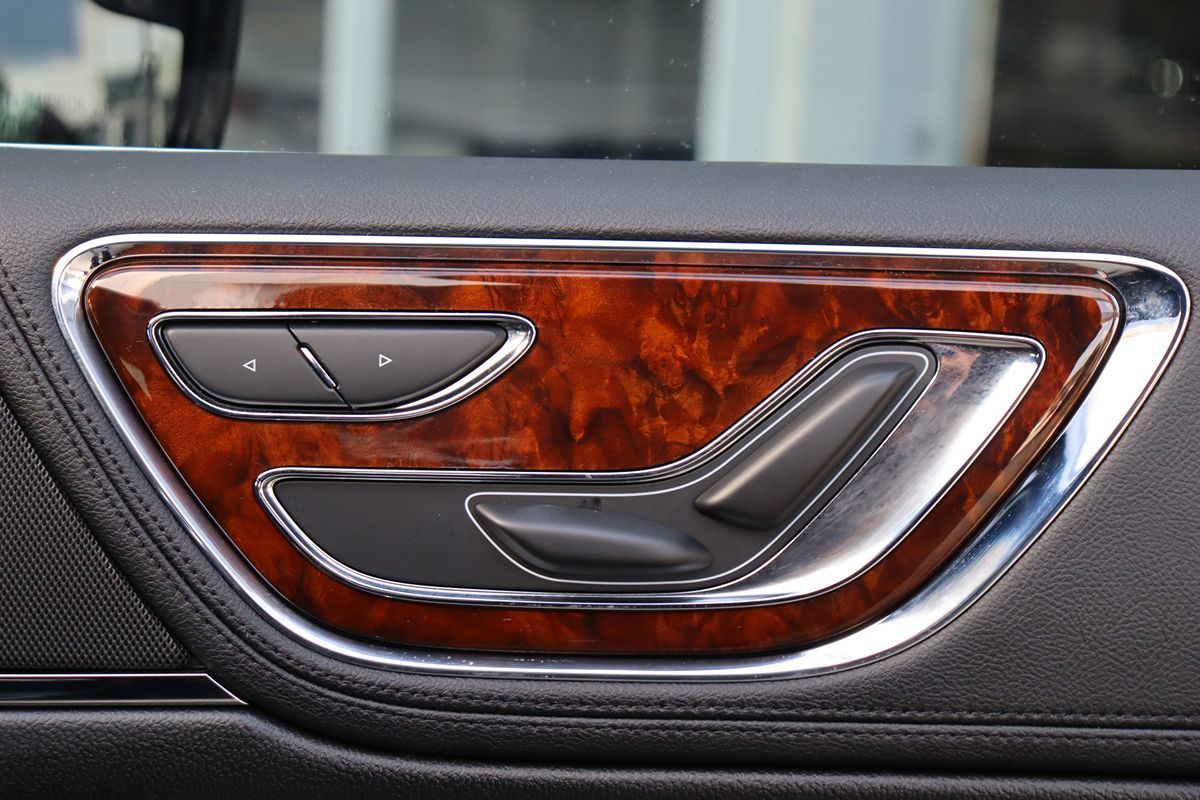 2018 Lincoln Continental Premiere photo 35