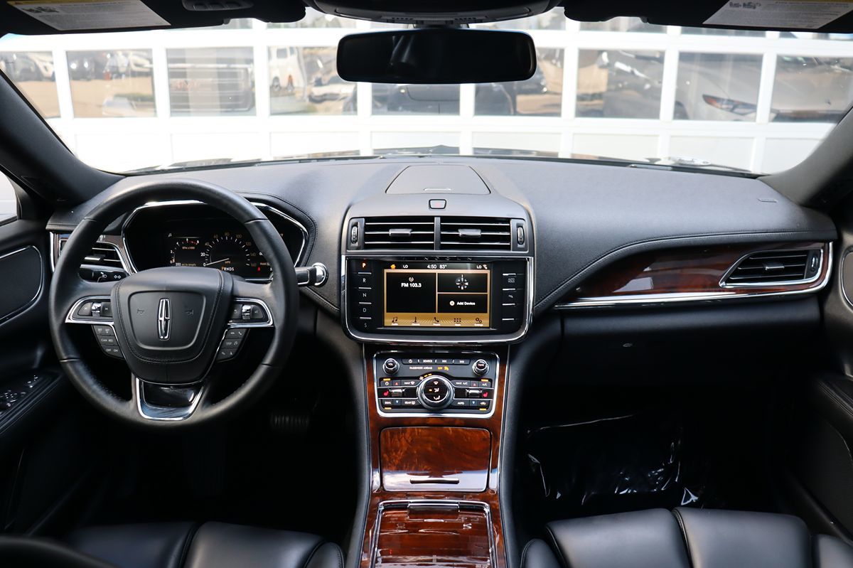 2018 Lincoln Continental Premiere photo 2