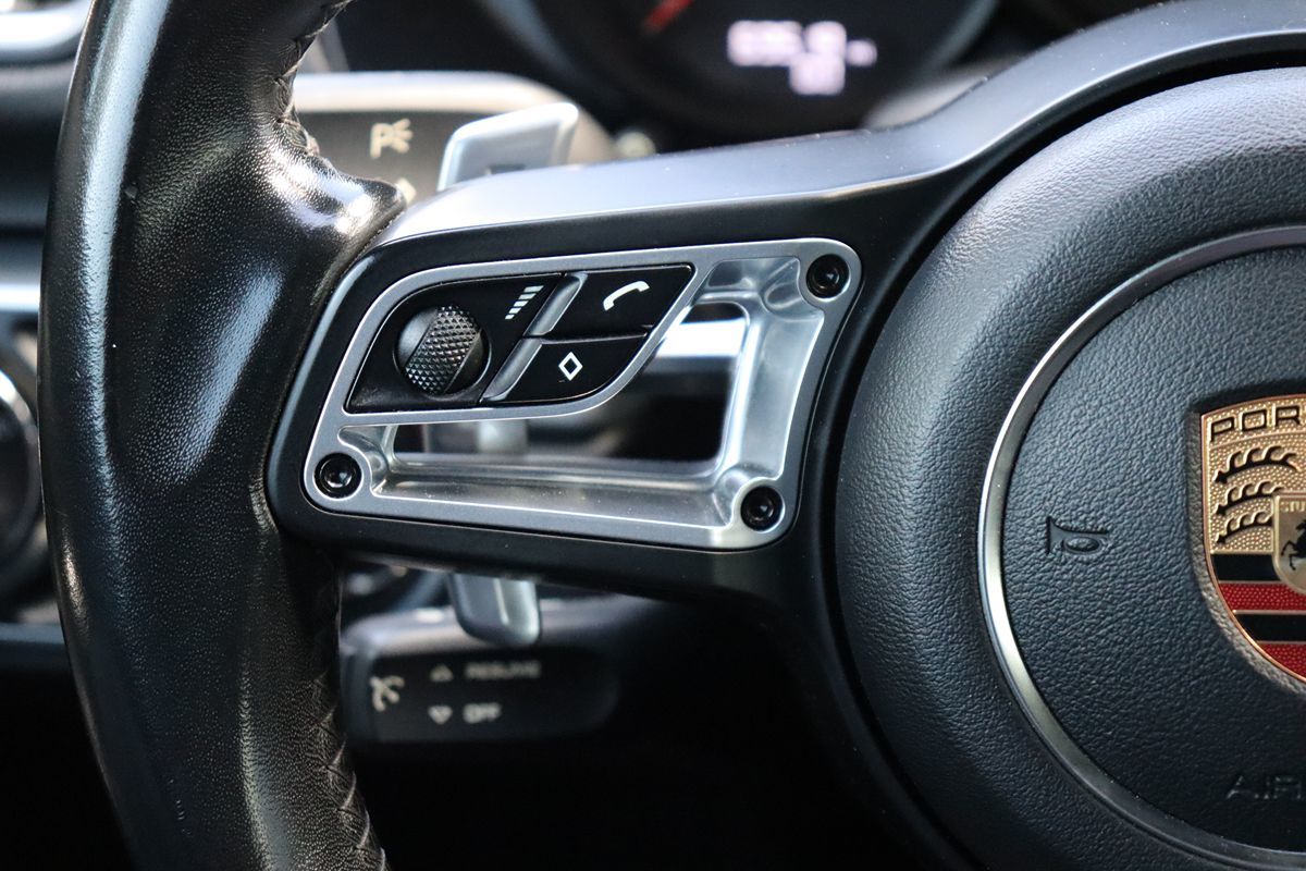 2018 Porsche Cayman photo 18