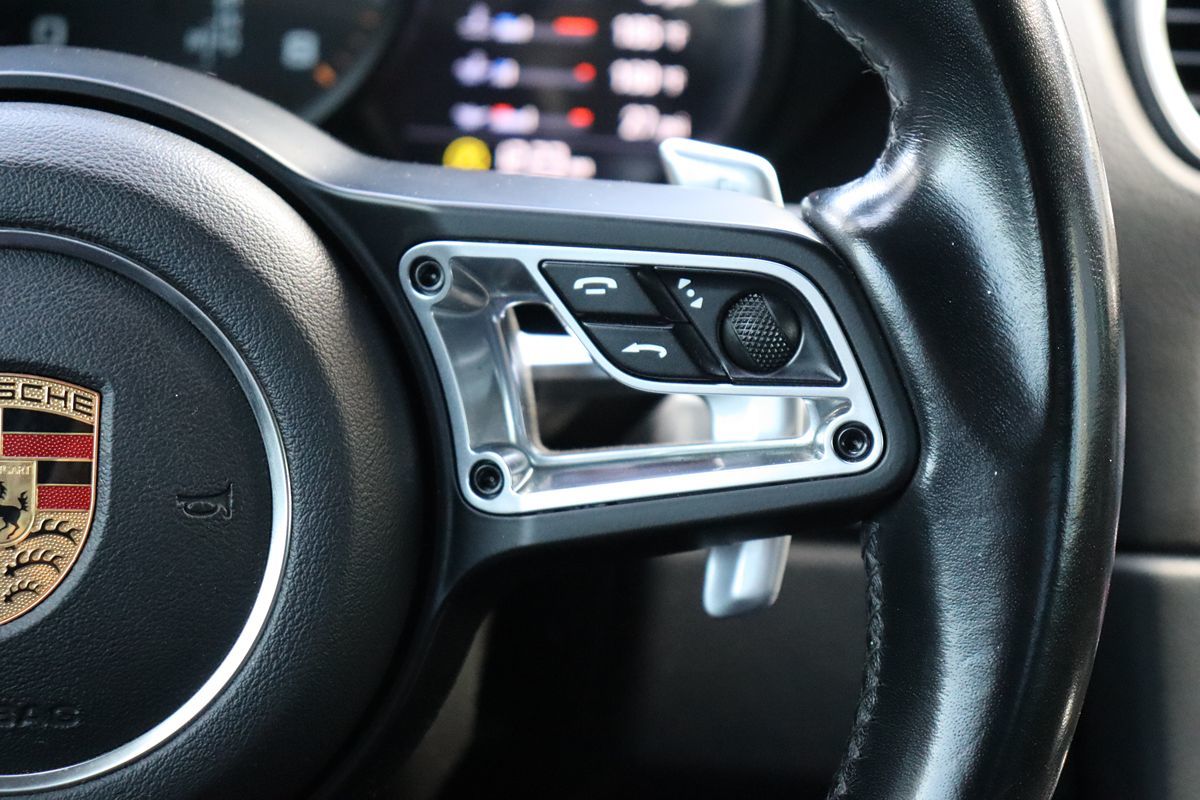 2018 Porsche Cayman photo 19