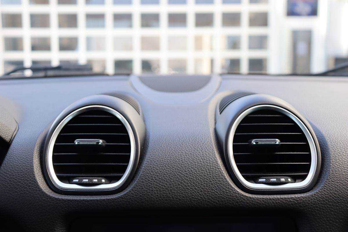 2018 Porsche Cayman photo 21