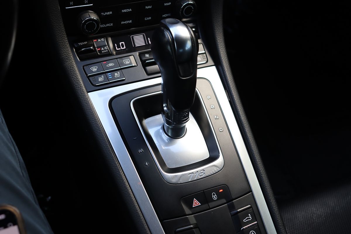 2018 Porsche Cayman photo 27