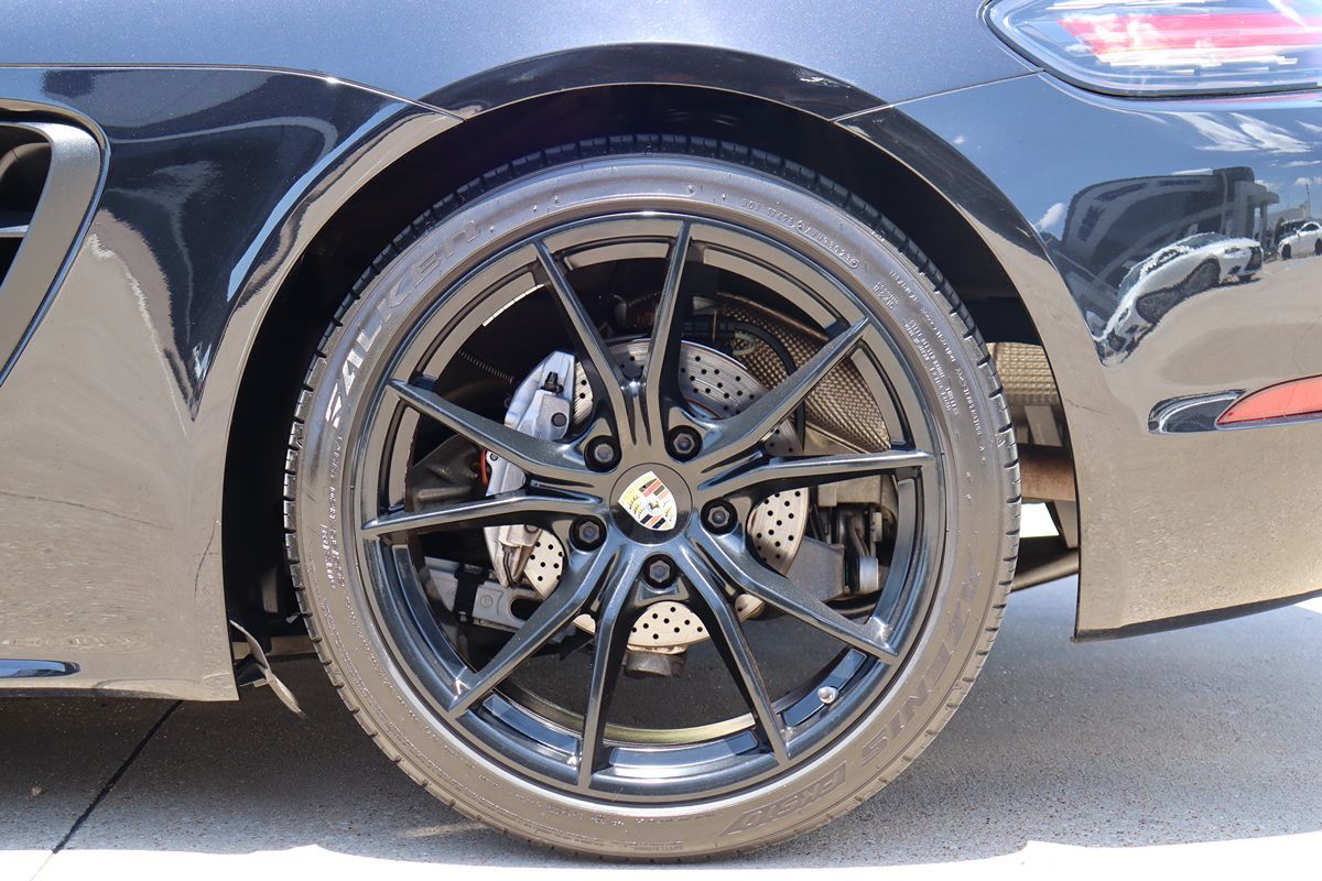 2018 Porsche Cayman photo 39