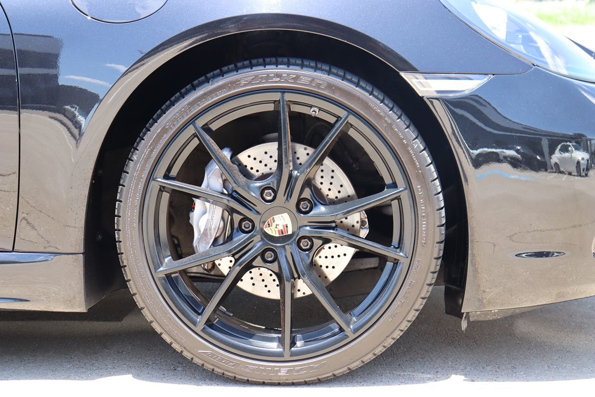 2018 Porsche Cayman photo 40