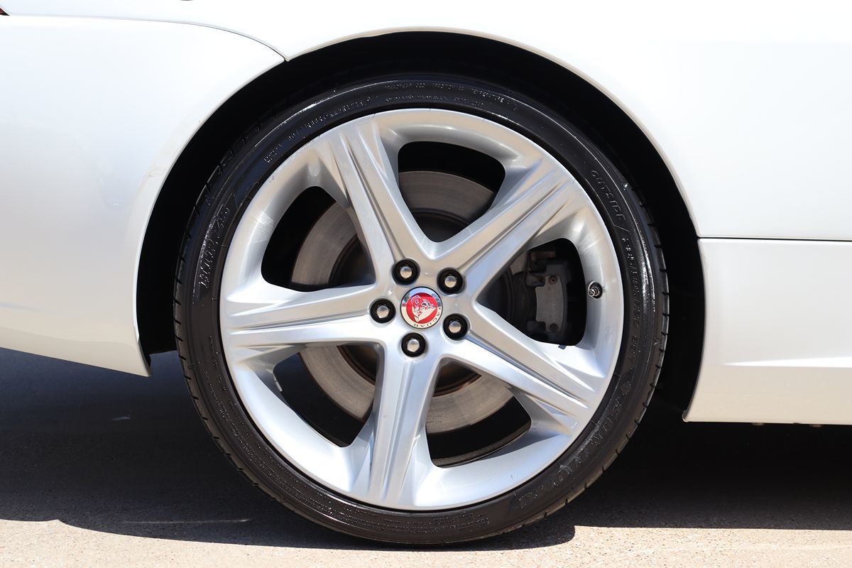 2014 Jaguar XK XKR photo 38