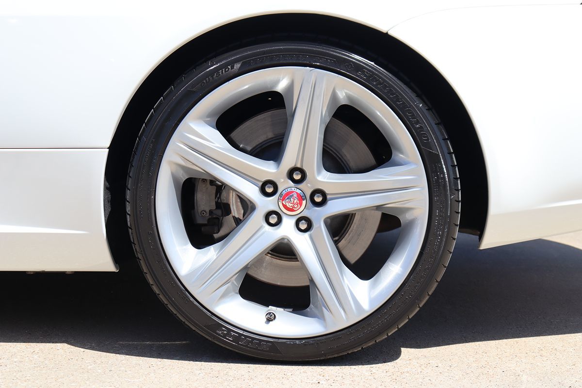 2014 Jaguar XK XKR photo 39