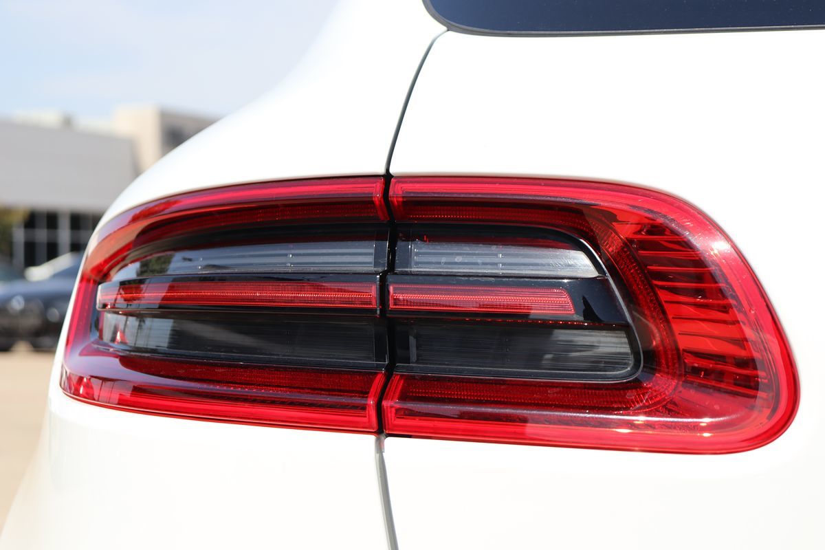 2018 Porsche Macan photo 11