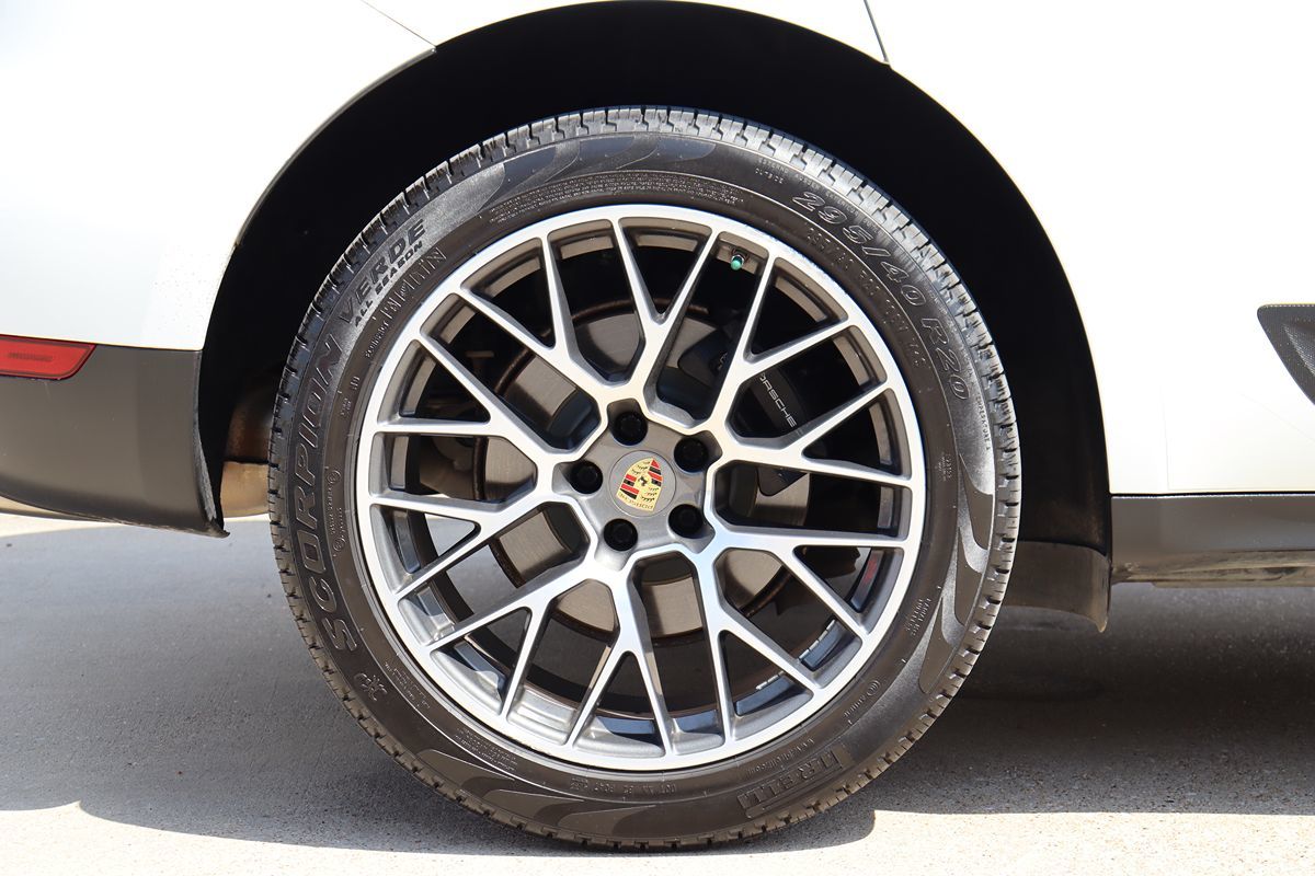 2018 Porsche Macan photo 48
