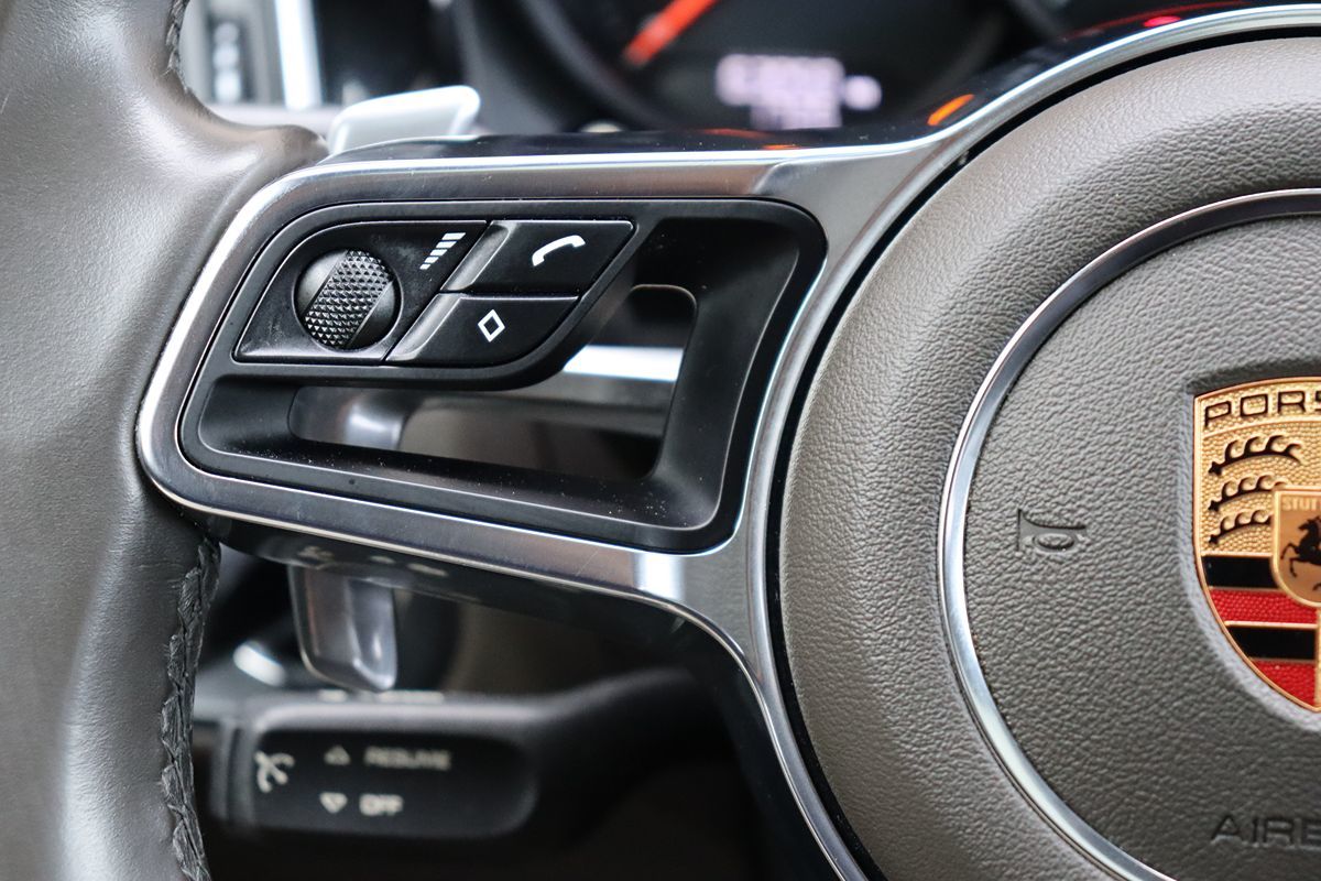 2018 Porsche Macan photo 17