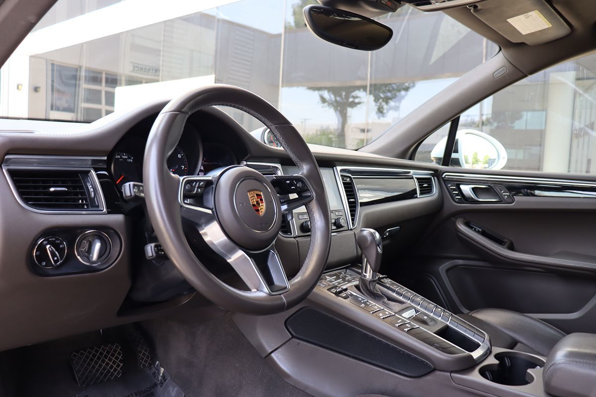 2018 Porsche Macan photo 14