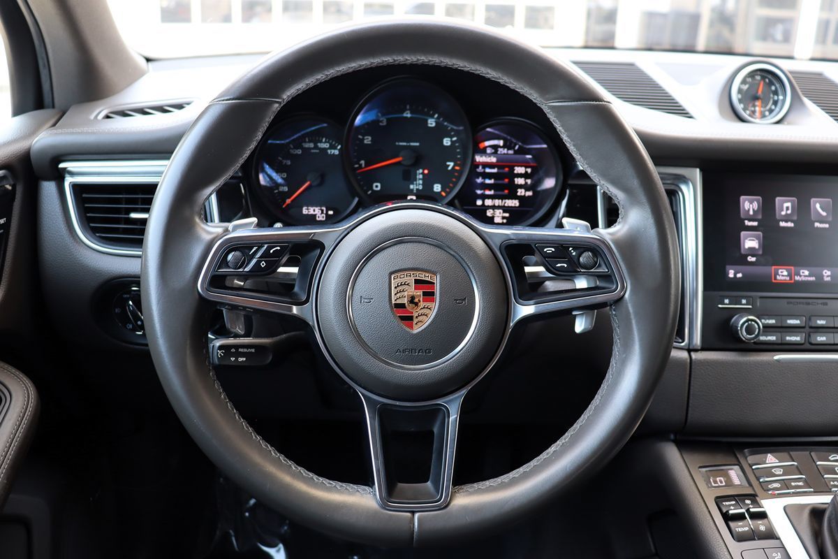 2018 Porsche Macan photo 16
