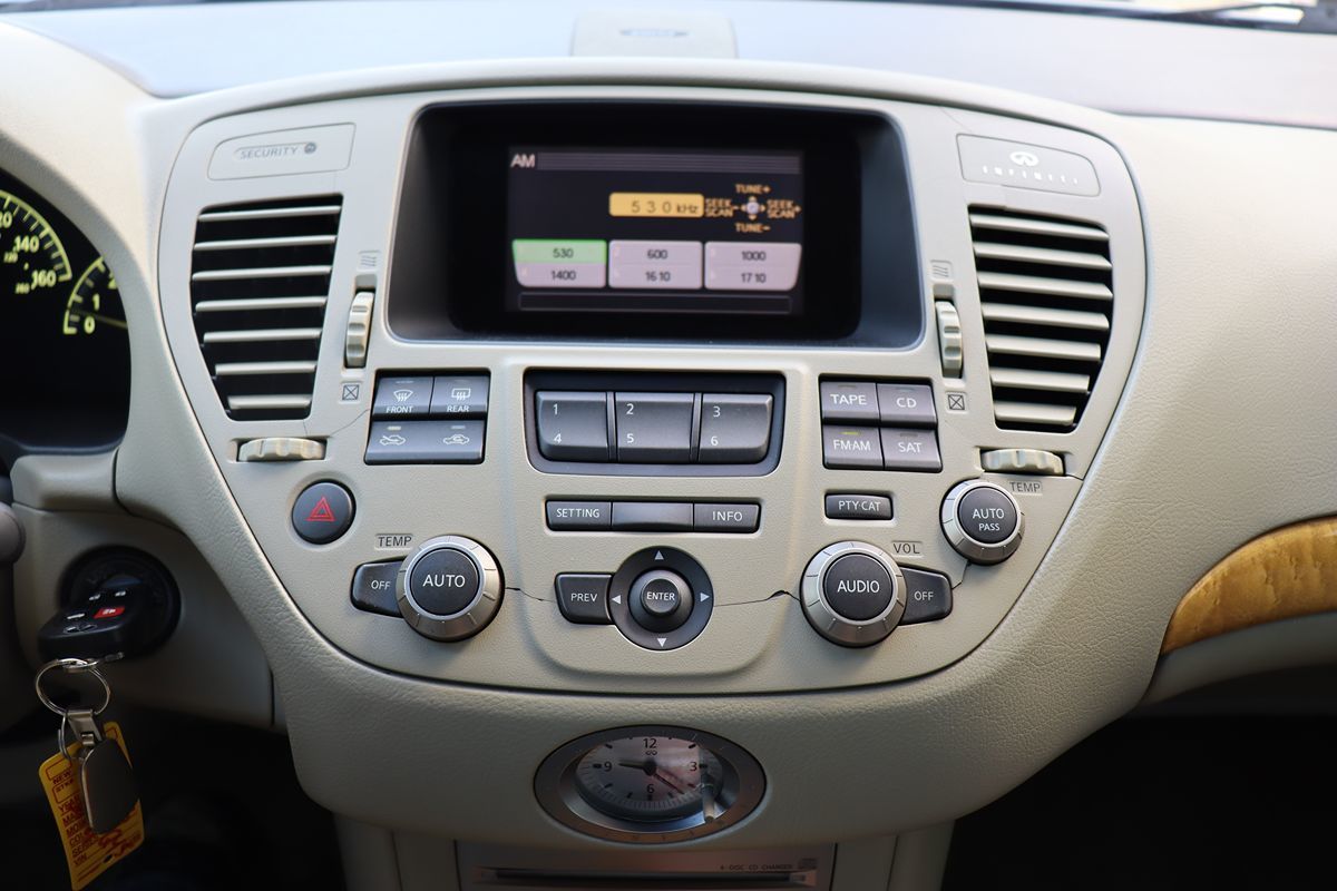 2003 Infiniti Q45 photo 16