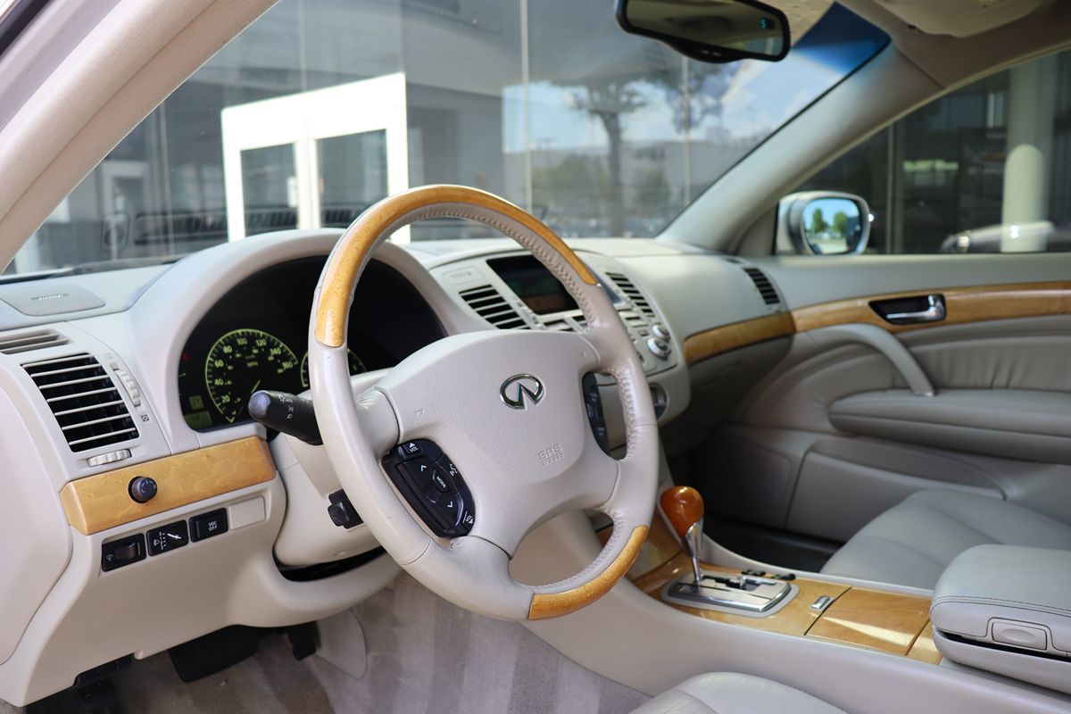 2003 Infiniti Q45 photo 11