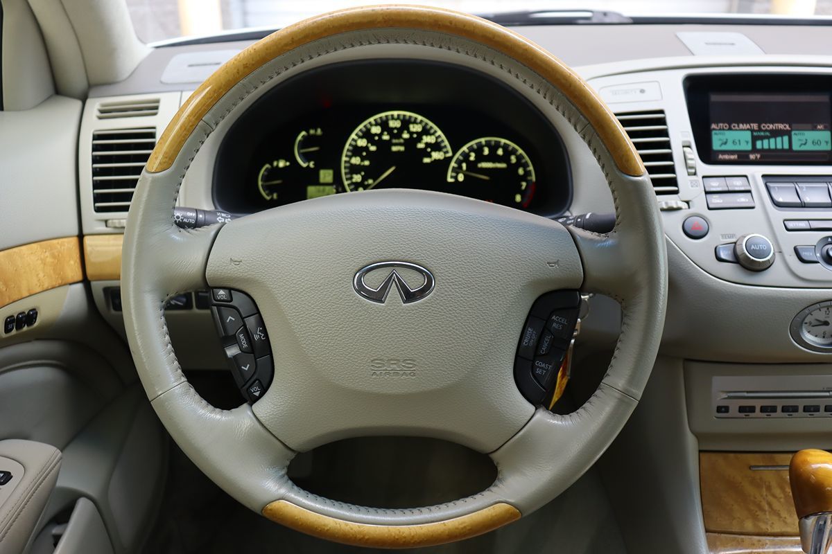2003 Infiniti Q45 photo 13