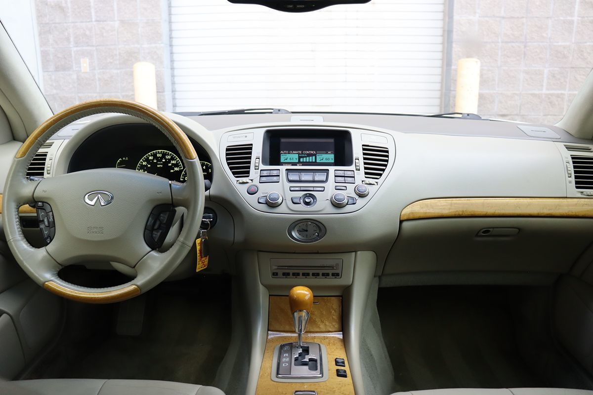 2003 Infiniti Q45 photo 10