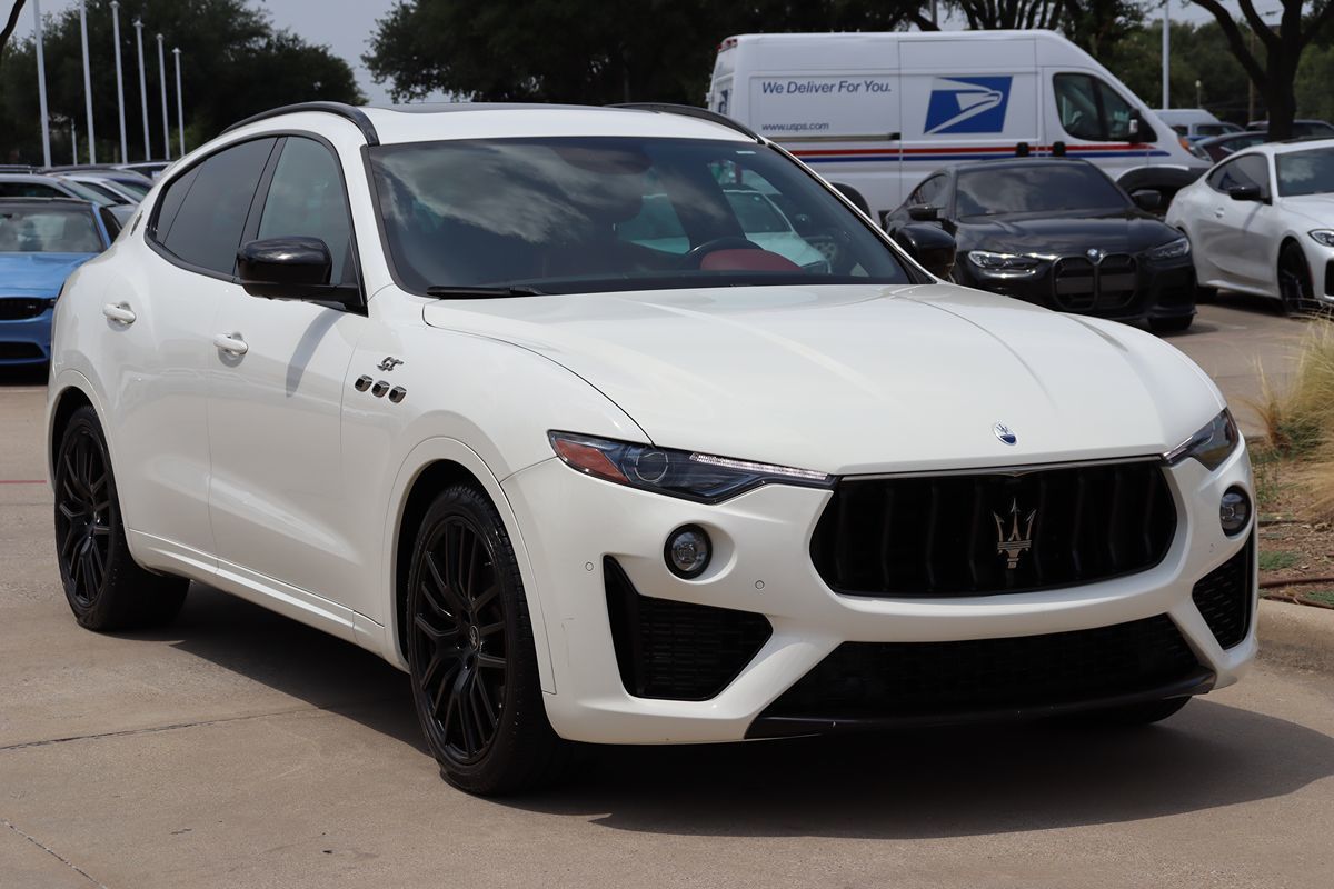 2022 Maserati Levante GT photo 2