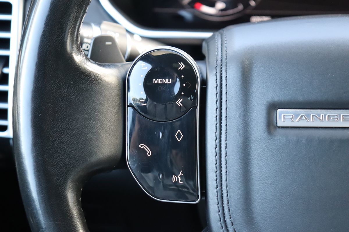 2018 Land Rover Range Rover HSE photo 11