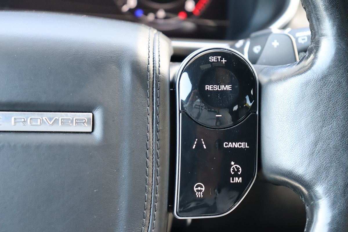 2018 Land Rover Range Rover HSE photo 12
