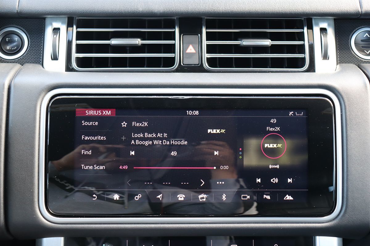 2018 Land Rover Range Rover HSE photo 18