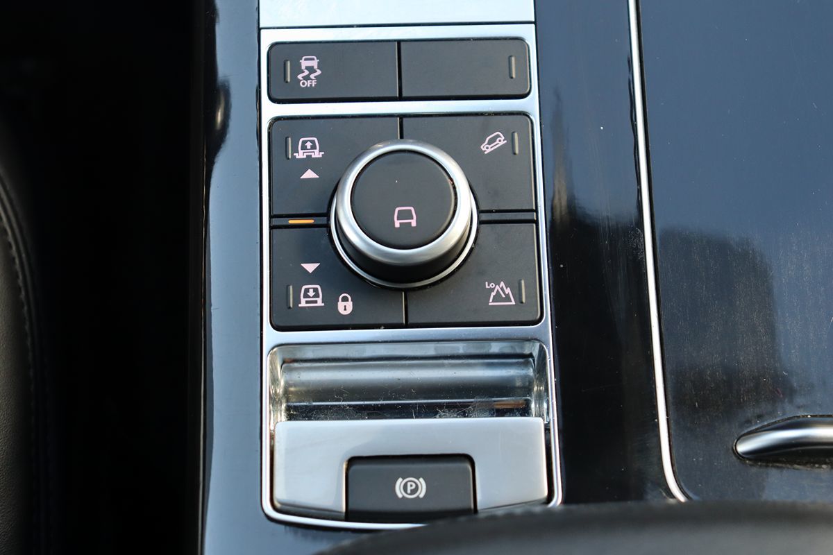 2018 Land Rover Range Rover HSE photo 24