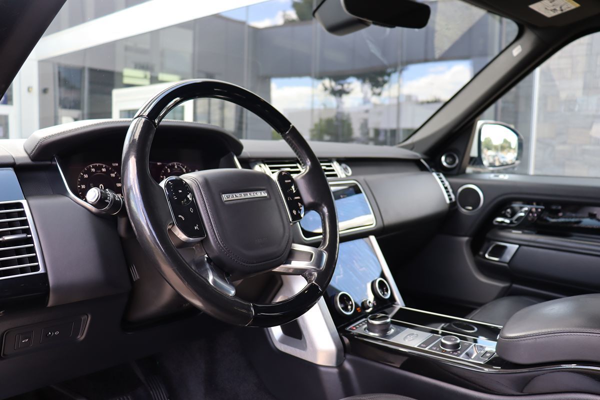 2018 Land Rover Range Rover HSE photo 8
