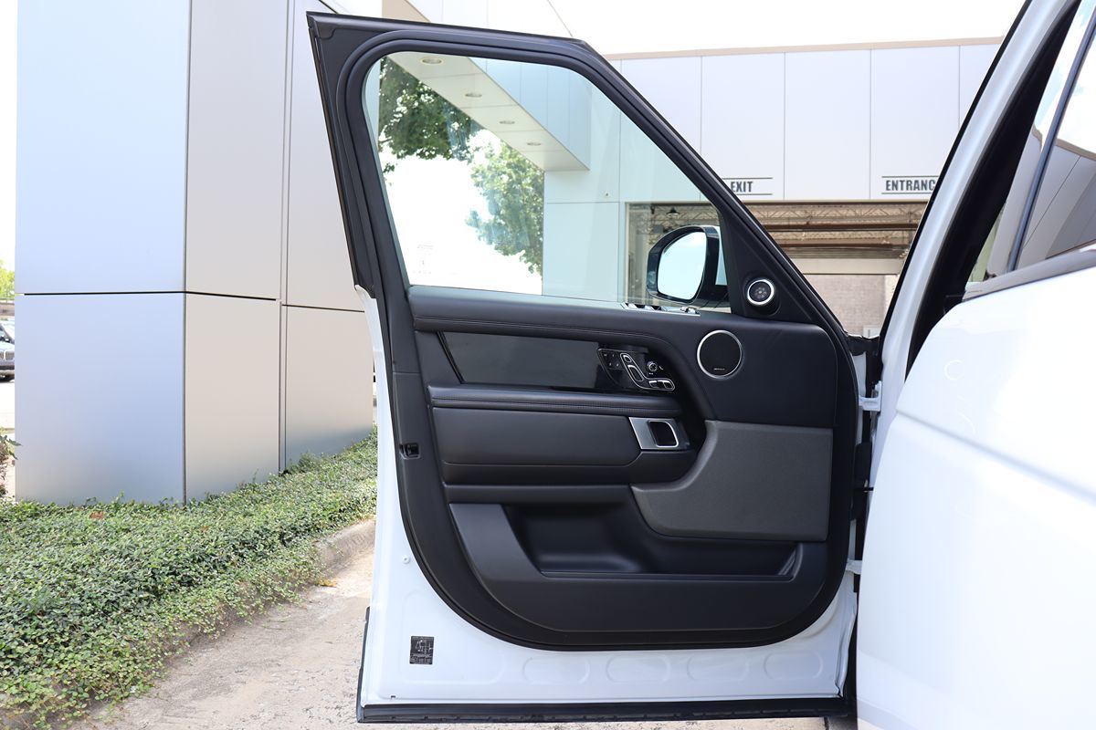 2018 Land Rover Range Rover HSE photo 37