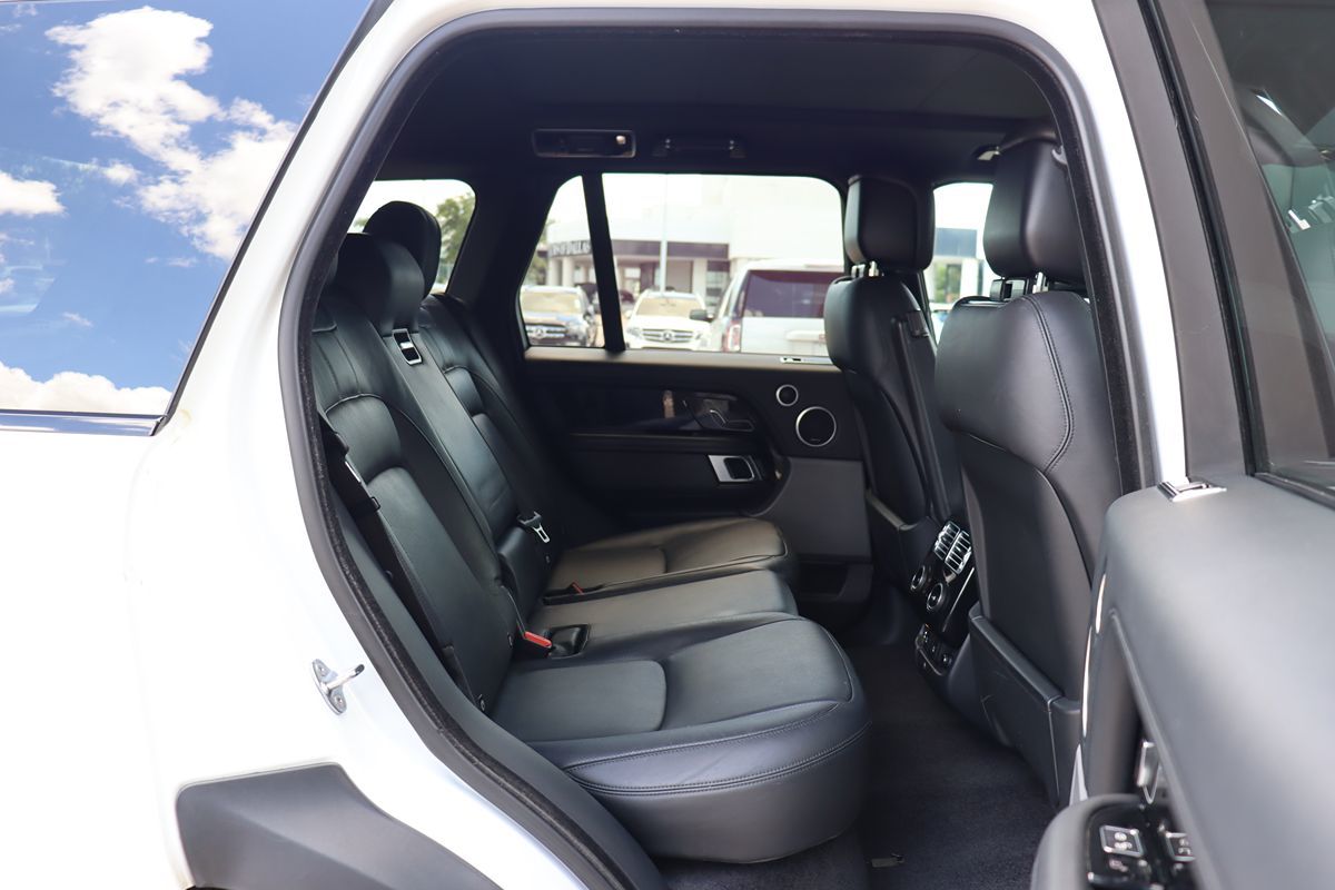 2018 Land Rover Range Rover HSE photo 31