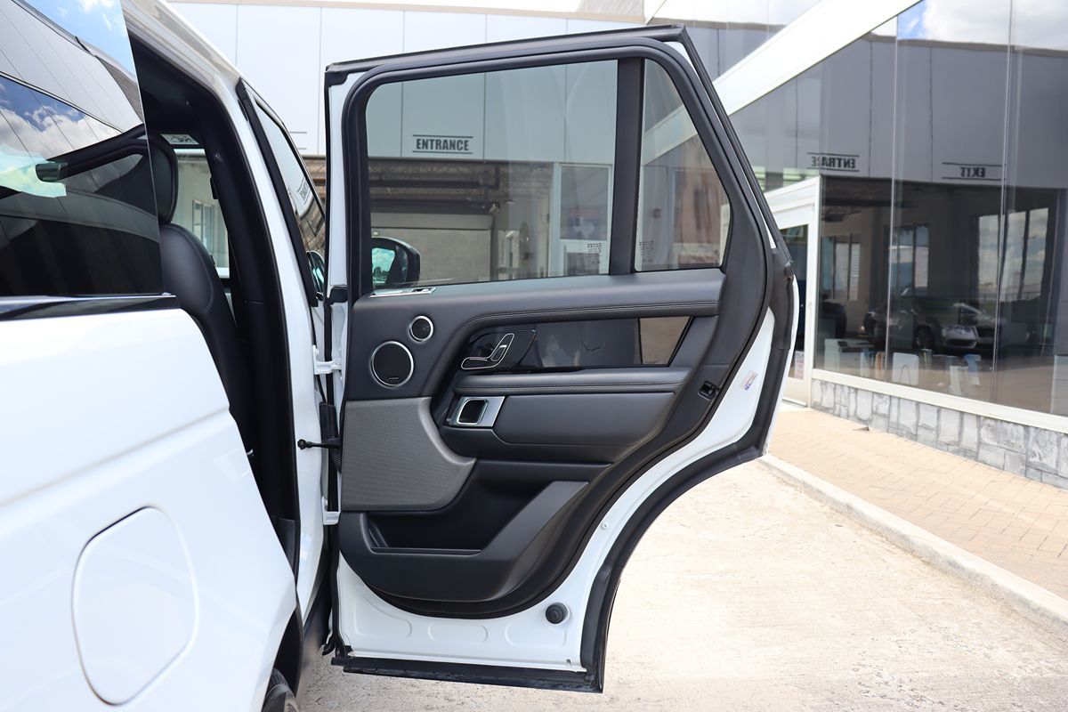 2018 Land Rover Range Rover HSE photo 40