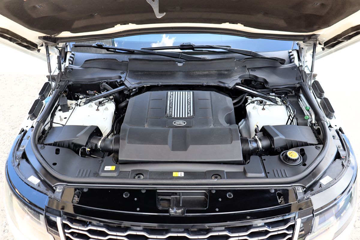 2018 Land Rover Range Rover HSE photo 46