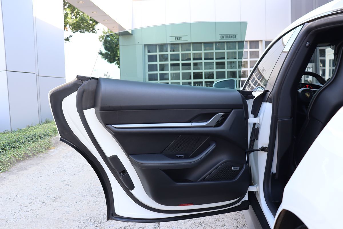2020 Porsche Taycan 4S photo 44