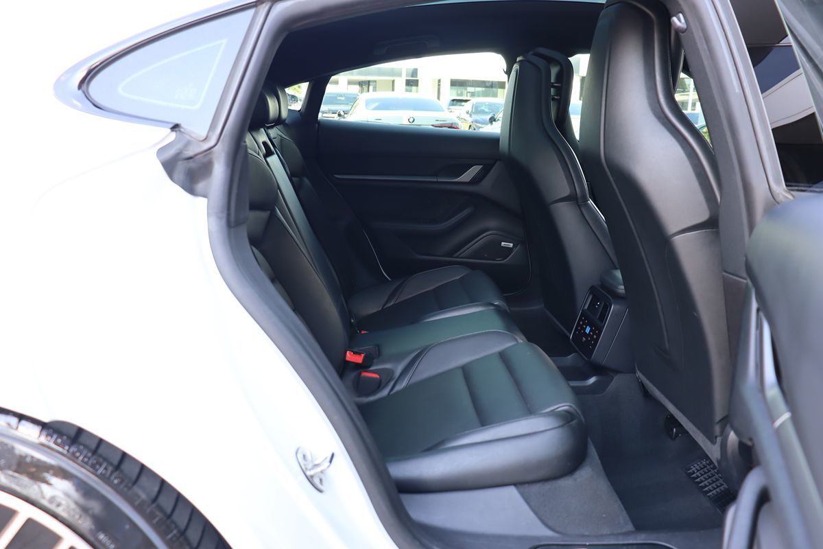2020 Porsche Taycan 4S photo 40