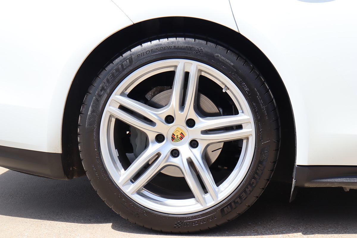 2018 Porsche Panamera 4S photo 52