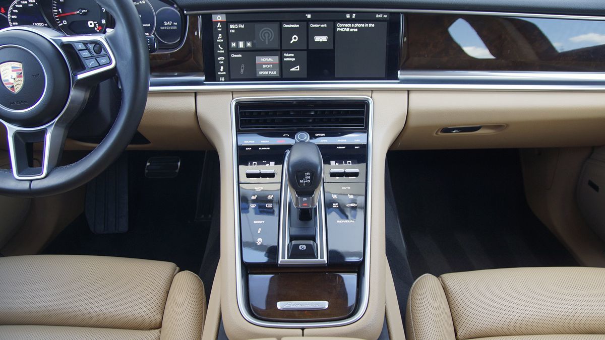 2018 Porsche Panamera 4S photo 24