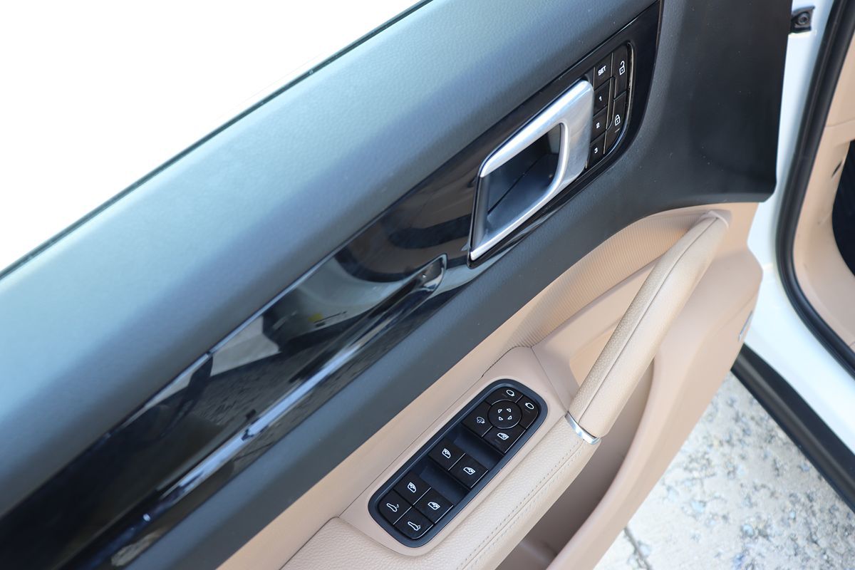 2019 Porsche Cayenne photo 40