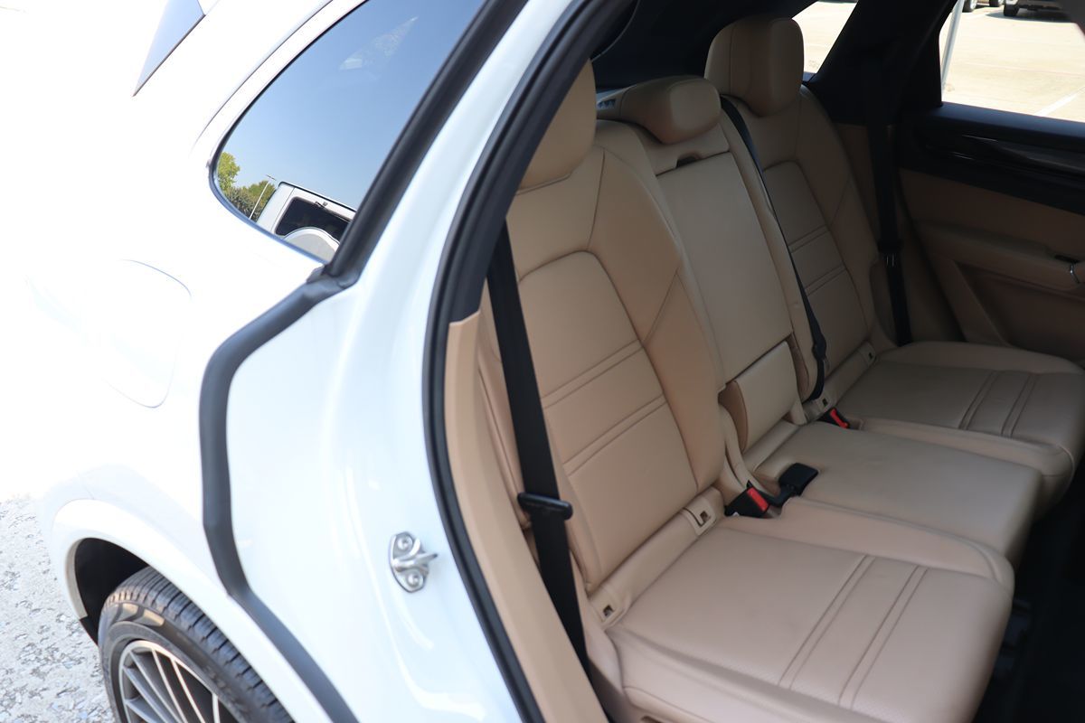 2019 Porsche Cayenne photo 38