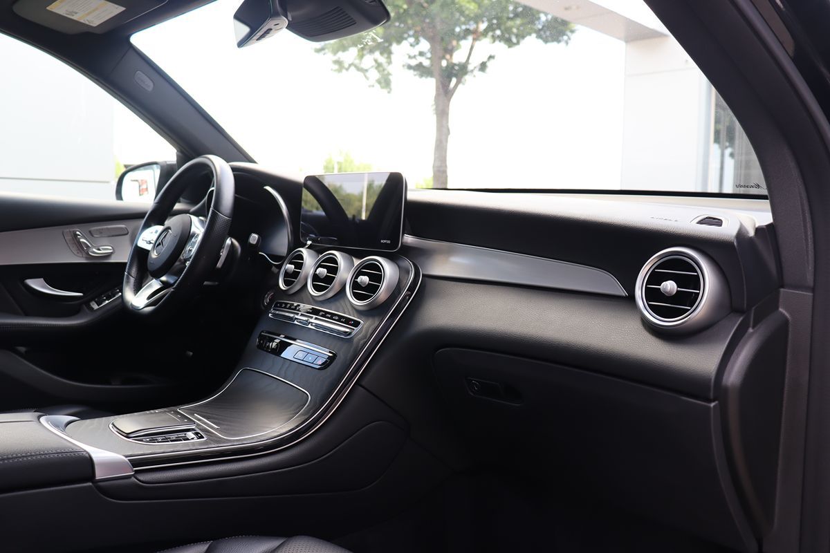 2022 Mercedes Benz GLC 300 AMG photo 13