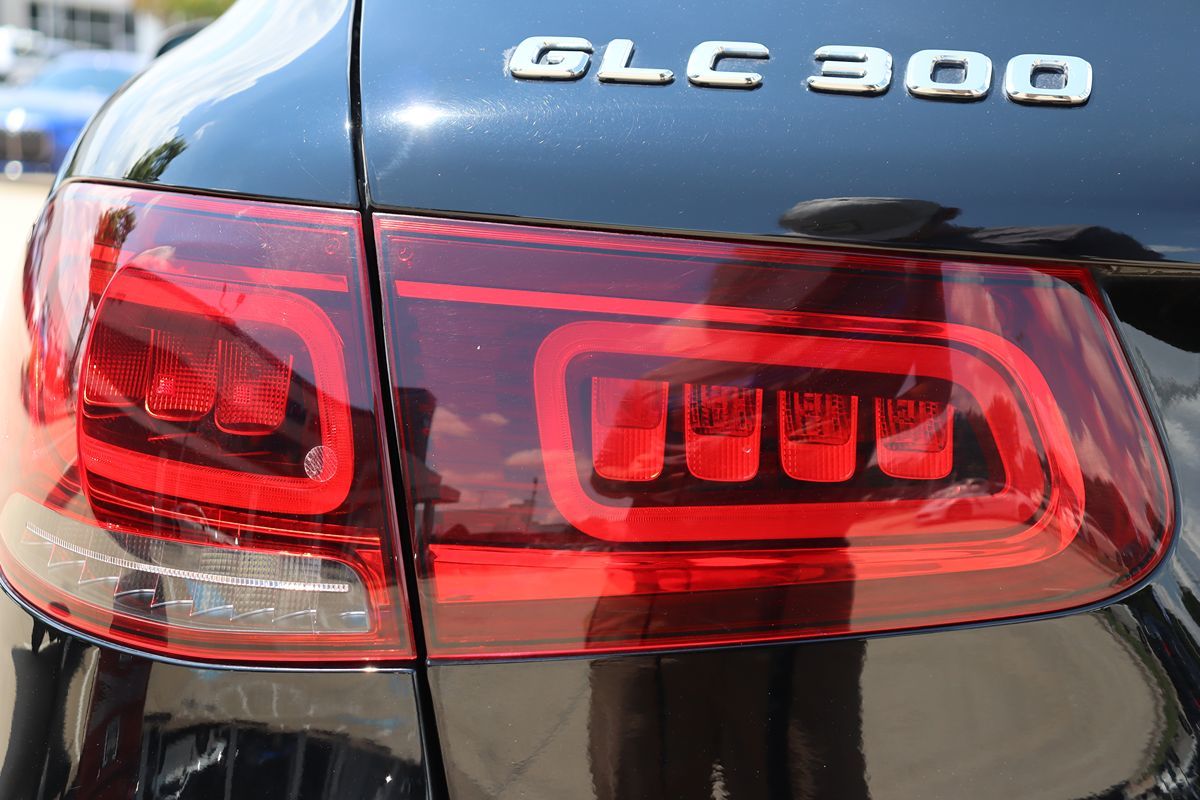 2022 Mercedes Benz GLC 300 AMG photo 9