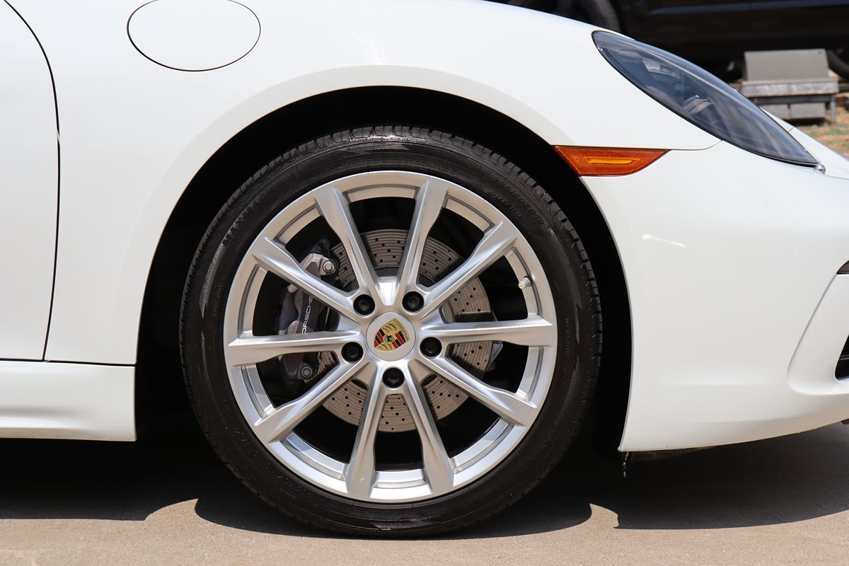 2019 Porsche Cayman Base photo 37